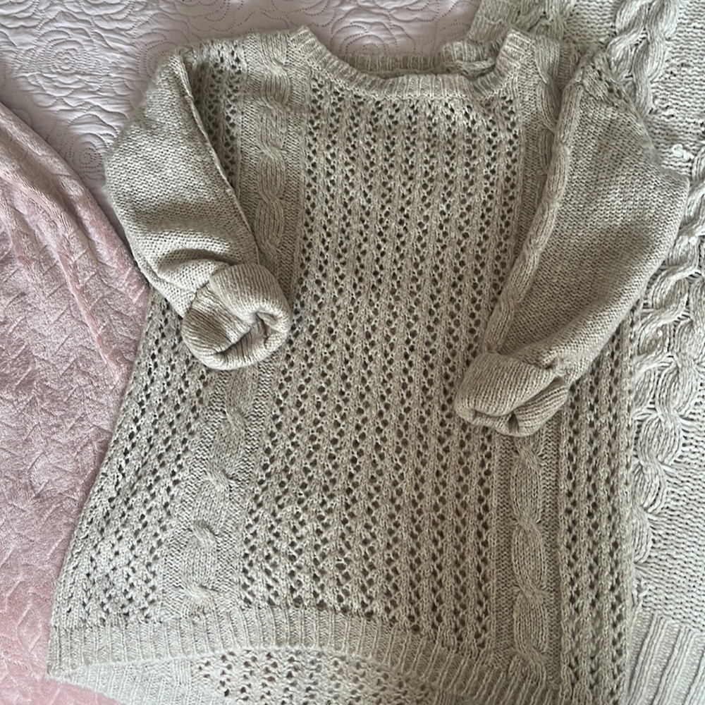 Light tan sweater M